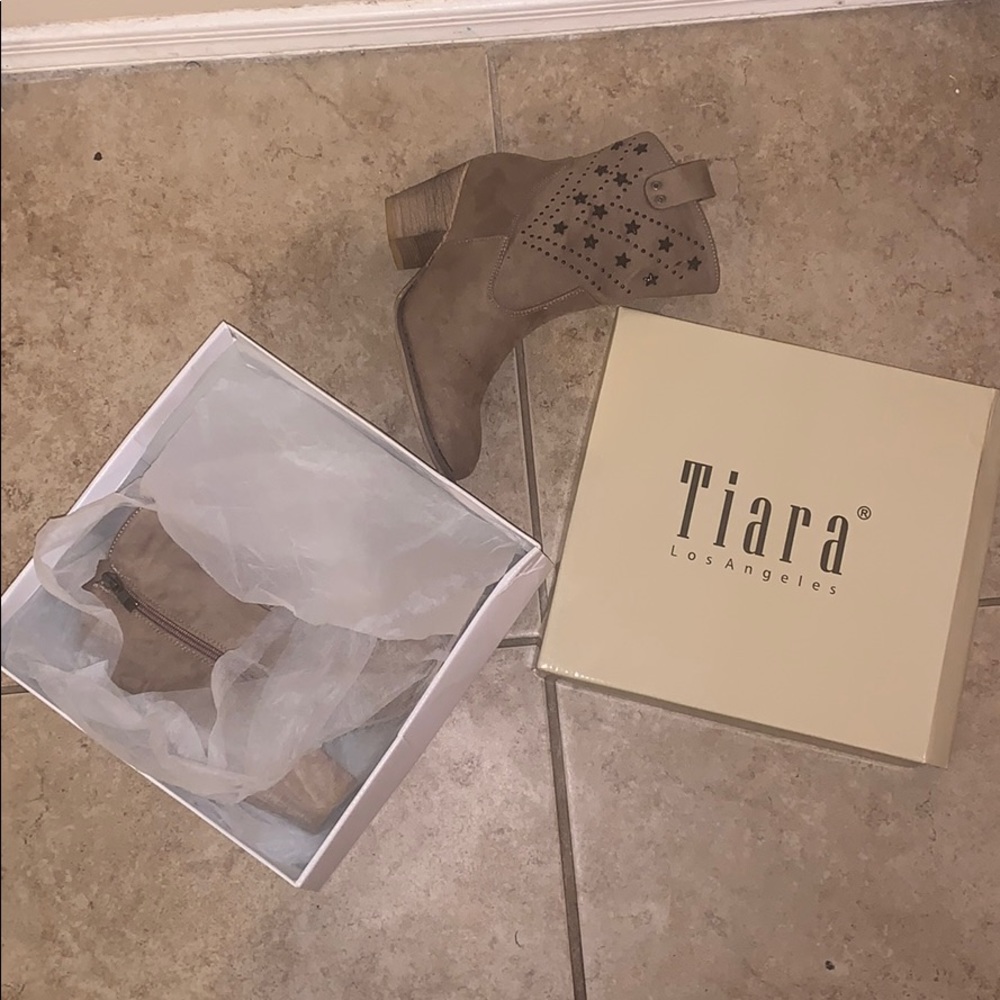 Tiara tan star boots (Brown boots/ black stars) - Picture 7 of 7
